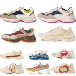 2021 Designer Rhyton Sneakers Schoen Mannen Vrouwen Vintage Trainer Luxe Dames Sport Casual Schoenen met Strawberry Tiger Runner Sneaker Size 35-46 NO20