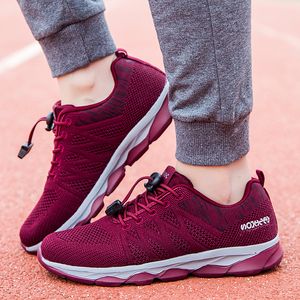 2021 Designer Running Schoenen voor Dames Rose Red Fashion Womens Trainers Hoge kwaliteit Outdoor Sports Sneakers Maat 36-41 WR