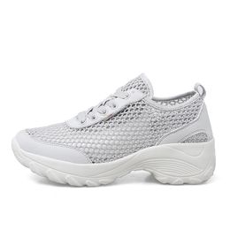 2021 Designer Running Shoes para mujer Blanco Gris Púrpura Rosa Negro Moda para hombre Zapatillas de deporte de alta calidad para deportes al aire libre tamaño 35-42 ws