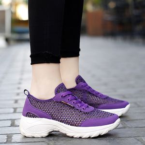 2021 Designer Running Shoes para mujer Blanco Gris Púrpura Rosa Negro Moda para hombre Zapatillas de deporte de alta calidad para deportes al aire libre tamaño 35-42 dg