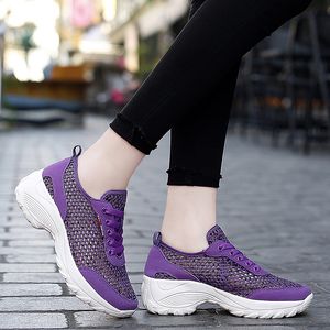 2021 Designer Running Shoes para mujer Blanco Gris Púrpura Rosa Negro Moda para hombre Zapatillas de deporte de alta calidad para deportes al aire libre tamaño 35-42 dj