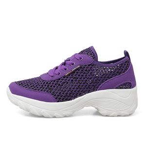 2021 Designer Running Shoes para mujer Blanco Gris Púrpura Rosa Negro Moda para hombre Zapatillas de deporte de alta calidad para deportes al aire libre tamaño 35-42 xn