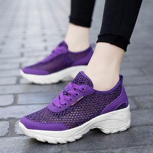 2021 Designer Running Shoes para mujer Blanco Gris Púrpura Rosa Negro Moda para hombre Zapatillas de deporte de alta calidad para deportes al aire libre tamaño 35-42 fh