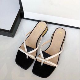 2021 toboggans design pantoufles femmes tongs sandale en cuir double métal noir rouge blanc marron sandales de plage d'été avec BOX US10
