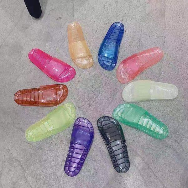 2021 Zapatillas de diseñador Sandalias para hombres y mujeres Moda Zapatos de playa Fondo plano Multi Color Antideslizante Clásico Material transparente Tamaño de caja 35-42