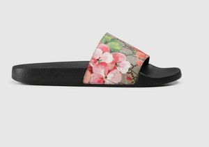 2021 Designer pantoufles hommes femmes sandales mode chaussures de plage plat anti-dérapant classique trou pantoufle avec la taille de la boîte 35-46