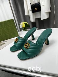 Dames sandales à talons hauts pantoufles créateur de mode robes d'été flipflop élégantes femmes matures sandales taille 35-42