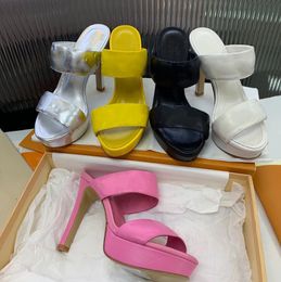 2021 diseñador mujer tacones altos zapatos de cuero verano damas moda negro blanco mujer sandalias de fondo grueso con caja tamaño 35-41