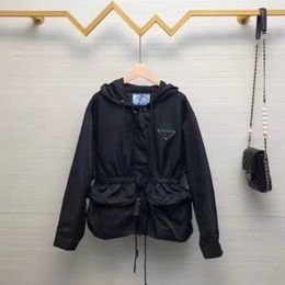 2021 Designer Women Jacket Coats avec des lettres de mode de ceinture Print Hooded Windbreaker pour les vestes pour femmes de haute qualité
