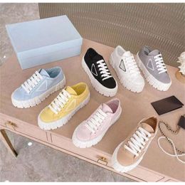 2021 Diseñador Mujeres Nylon Zapatos Casuales GABARDINE CLÁSICO DE LONEA DE LONEAPETRAS RUEDA LADY ESTILISTAS DE PLATAFORMAS DE MODA SOLIDA H TINGFENGF