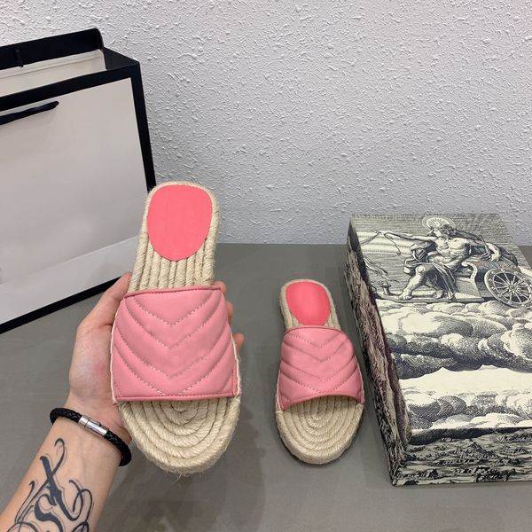 2021 diseñador de zapatos para mujer al aire libre Sandalias de alpargata de cuero Zapatillas de lujo Sandalias de plataforma plana con zapatos de tejido de playa de metal doble 00128