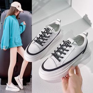 2021 Diseñador Mujer Zapatos para correr Negro Gris Moda reflectante para mujer Zapatillas deportivas Zapatillas de deporte de alta calidad Tamaño 35-40 qt