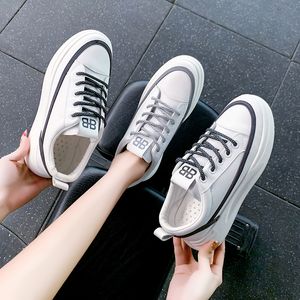 2021 Diseñador Mujer Zapatos para correr Negro Gris Moda reflectante para mujer Zapatillas deportivas Zapatillas de deporte de alta calidad Tamaño 35-40 qb