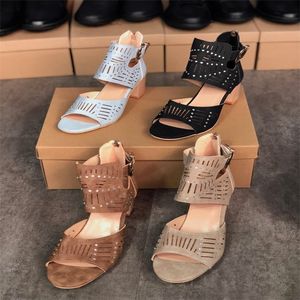 2021 Designer Dames Sandal Summer Dress Hoge hak Sandalen Zwart Blauw Party Beach Sandalen met Crystals Outdoor Casual Schoenen Topkwaliteit W8