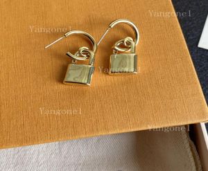 2021 Designers Stud Femmes039s Boucles d'oreilles Lettre classique Oreille Hommes Boucle d'oreille Bijoux en or Accessoires de haute qualité Mode Cadeau Fête 5638266