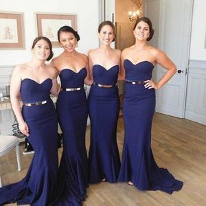 2021 elegante zeemeermin bruidsmeisjes jurken marineblauw ingebouwde sweetheart halslijn mouwloze bruiloft gasten jurken sweep trein goedkope gewoonte