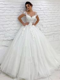 2021 Elegantes vestidos de novia de princesa de tul Cuello transparente Mangas de encaje Apliques Vestido de novia con botones traseros Robe De Mariage 328 328