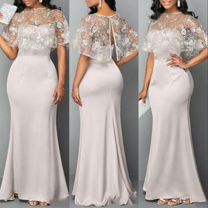 2021 Elegent Zilveren Moeder van Bruid Jurken met Sjaals Wrap Lace Sweetheart Mouwloze Mermaid Satijn Vloer Lengte Custom Bruiloften Avondfeest Prom-jurken