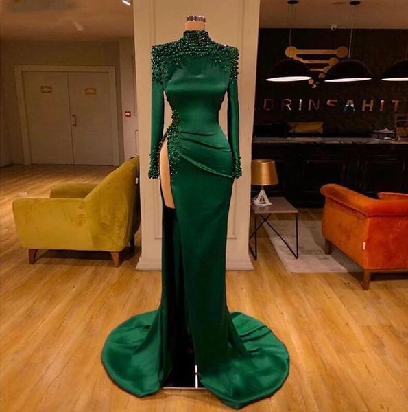 2021 Vert Émeraude Arabe Robes De Soirée Manches Longues Fente Haute Sexy Robes De Soirée De Bal Chic Perles Sirène Longues Robes Formelles La251U