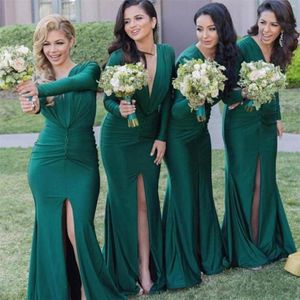 2021 Emerald Green Sheath Bruidsmeisje jurken V nek lange mouwen front split goedkope avond feestjurken plus maat 2678