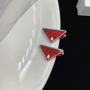 2021 Clips d'oreille de lettre de triangle européen et américain tempérament boucles d'oreilles de mode modèles de couple de haute qualité livraison rapide276S