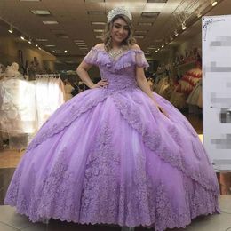 2021 Fantastique Lumière Violet Quinceanera Robes De Bal Robe De Bal Boho Manches Courtes Col En V Dentelle Perles Paillettes Dos Nu Doux 16 Dres245c