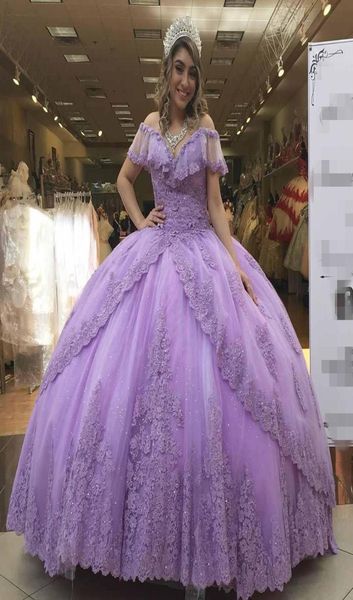 2021 Fantastique violet clair Quinceanera robes de bal robe de bal Boho manches courtes col en V dentelle perles paillettes dos nu doux 16 Dres7207992