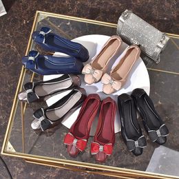 2021 Mode 100% cuir Designer de luxe Chaussures de ballet pour femmes de luxe Chaussures plates, décontracté, faible talon taille 35 -41