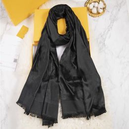 2021 Mode Bandana Lettres de luxe Imprimer Foulards Femme Marque Cachemire et Foulards en soie pour femmes 8colors grande taille Châle hijab High qu Qjqh