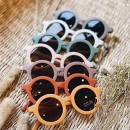 2021 Fashion Cute Round Round Round Kids Sunglasses Boys Girls Vintage Sun Glazen UV Bescherming Classic Children Eyewear221i