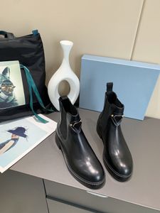 2021 Diseñador de moda Botas de tobillo zapatos para mujeres Botas de invierno Damas Girlas de cuero de vaca de cuero alto