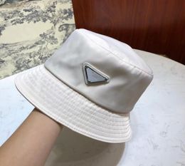 2021 Chapeau de godet de créateur de mode pour casquette casquette de baseball top noël été soleil femmes hommes casquettes triangle amitié entre9048237