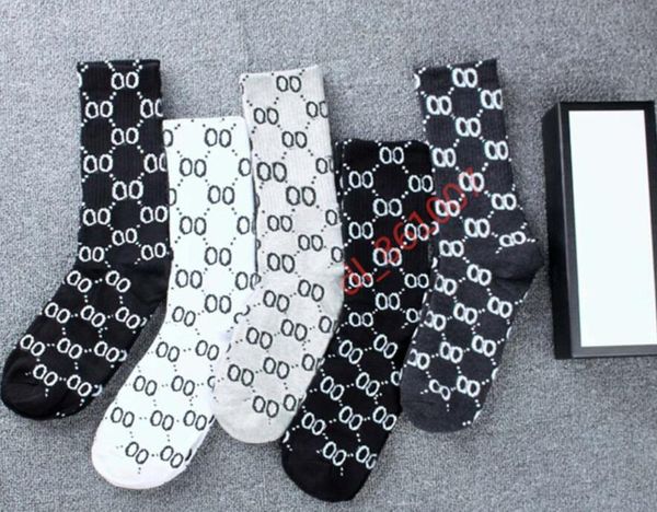 2021 Créateurs de mode Chaussettes pour femmes Cinq paires de luxe Sports Winter Mesh Lettre Chaussettes imprimées avec boîte