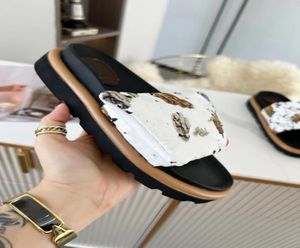 2021 Fashion Sandals Luxe Designer Slides Flat Slippers Schoenen Dames Zomer Outdoor Beach Causale Flip Flops 12164061659