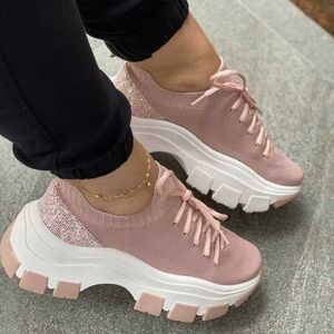2021 Fashion Femmes Casual Chaussures Sneakers Sneakers à lacets Chaussures de course Femme Plate-forme Sneakers Wedge Heel Baskets Vulcanisées Y0907