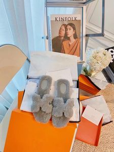 2021 Mode Femmes Pantoufles Laine Fourrure Sandales Designer Chaussures De Luxe Diapositive Automne Hiver Large Plat Slippery Sandal Slipper Flip Flop Fleur avec boîte