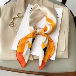 2021 Vrouw 70x70cm Zijde sjaals Luxe streepprint Kerchief mode nieuwe stofvrije sjaals herfst populaire zonnebrandcreen vierkante handdoek G220513