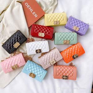 2021 Filles Princesse Sacs à main Mode Femmes Couleurs Candy Couleurs Metal Bouton Bouton Sac à gelée Chaîne Mini PVC Sacs à bandoulière Changer Porte-monnaie F851