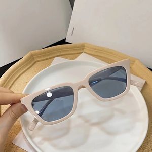 2021 GM Koreaanse Cat Eye Personality Small Frame Trendy Net Red Sunglasses Grensoverschrijdende metalen scharniertanden