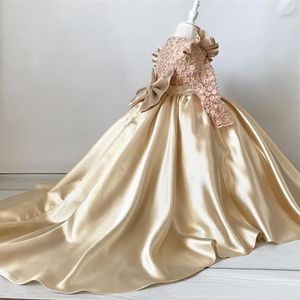 2021 Robes de fille de fleur perlée en dentelle dorée robe de bal en satin à manches longues Lilttle enfants robes de mariée de concours d'anniversaire ZJ674276r