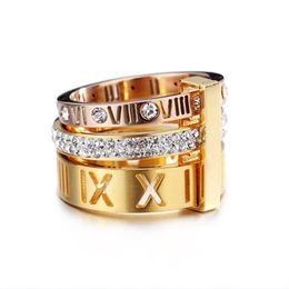 2021 Bague de mode haut de gamme pour adolescents femmes bijoux de luxe réutilisés en acier inoxydable diamant deux couleurs numéro multiple combinati310W