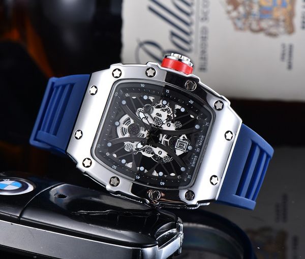 2021 Montres de luxe de haute qualité Sport Hommes Série à trois broches Montre à quartz Top Marque Fashion Ghost Head Bracelet en caoutchouc Tonneau Shap