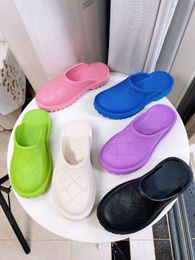 2021 haute qualité hommes et femmes pantoufles mode évider Baotou sandales à semelles épaisses salle de bain été plage chaussures rue loisirs boîte de luxe 35-45
