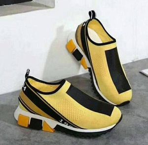 2021 haute qualité hommes femmes chaussures décontractées créateur de mode baskets lettres colorées tissu sans lacet impression formateurs avec boîte