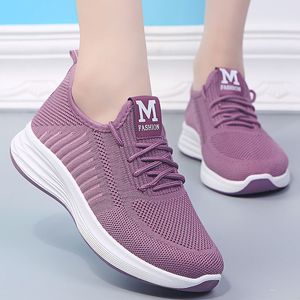 2021 Mode Dames Casual Sneakers Schoenen Vrouwelijke Vlieg Weave Mesh Ademende en comfortabele platte schoenen Maat 36-40
