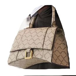 2021 Hot Lady shopping Sacs à bandoulière Mode Sacs à main Femmes Totes Top qualité Cross Body Demi-Lune De Luxe En Cuir Véritable Classique Rétro Porte-monnaie portefeuilles poignée carrée