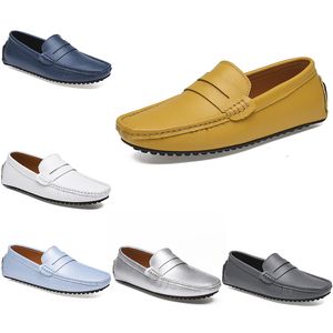 2021 Doudou en cuir Chaussures de conduite décontractées pour hommes Semelle souple Mode Noir Marine Blanc Bleu Argent Jaune Gris Chaussures Tout Match Paresseux Transfrontalier 38-46 Cinquante Six