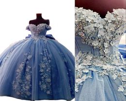 2021 Robes de quinceanera bleu clair Robe de bal sur les perles de cristal en dentelle d'épaule perles avec des fleurs en tulle plus taille sweet 16 fête P3083856