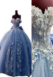 2021 Robes de quinceanera bleu clair robe de bal épaule dentelle perles de cristal perles avec fleurs tulle plus taille douce 16 fête P5609475