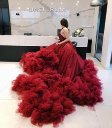 2021 Robes de bal licou luxueuses cristaux bordeaux Boue de bal en tulle perlé volant les femmes sexy robes de soirée de fête formelle B8131749